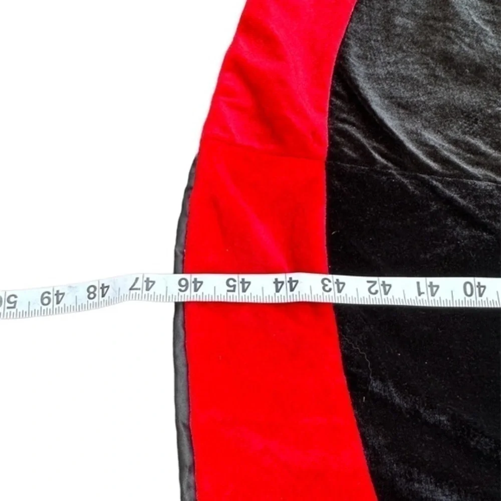 Absolutely Beautiful Red & Black Velvet Joy To The World Tree Skirt 46 Inch